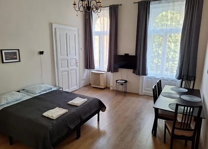 Lofty Apartment With Free Garage Near The Gozsdu Courtyard